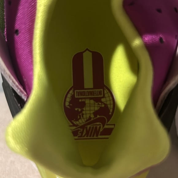 Nike 2021 Air Huarache 'Magenta' - Picture 7 of 8